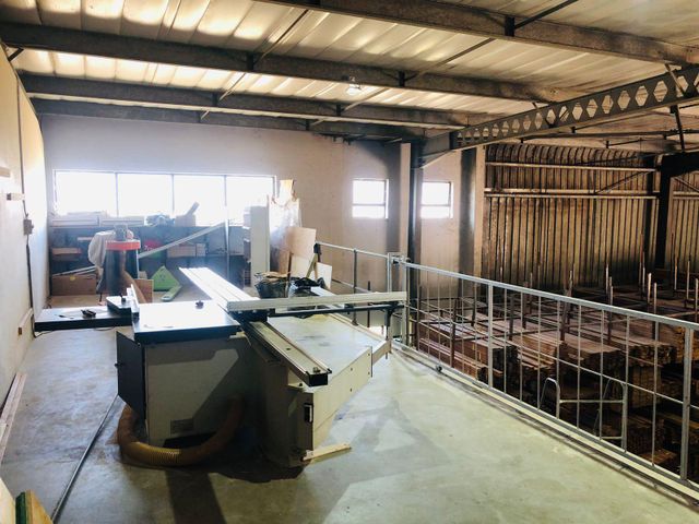 518m² Mini Factory To Let in Shakas Head