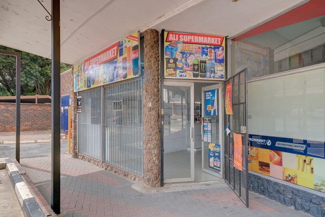 85 Square meter shop in busy area close to Jan Smuts Drive as well as quick to Republic Road