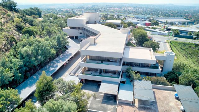 1,592m² Office To Let in Constantia Kloof