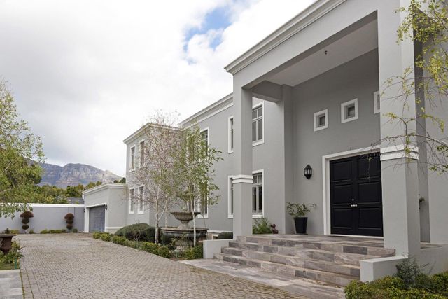 Experience the Epitome of Luxury Living: A Masterpiece Home with Breathtaking Views â Constantia