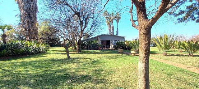 27Ha Agricultural Farm with listed in water Mamogaleskraal