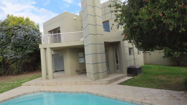 3 Bedroom Cluster To Let in Sunninghill