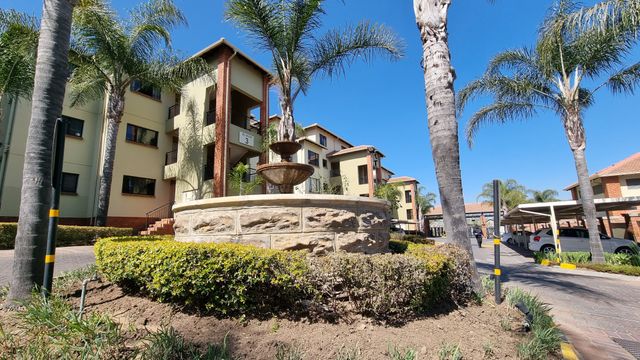 Two bedroom apartment in sought after complex-Sunninghill