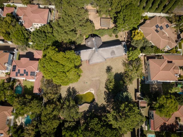 Here is the perfect opportunity to acquire a 4,015m² property in upmarket Greenpark, Douglasdale.