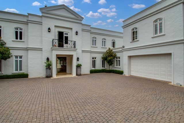 STUNNING CONTEMPORARY GEORGIAN HOME IN MOST PRESTIGIOUS BOOMED AND GATED ROAD IN ATHOLL