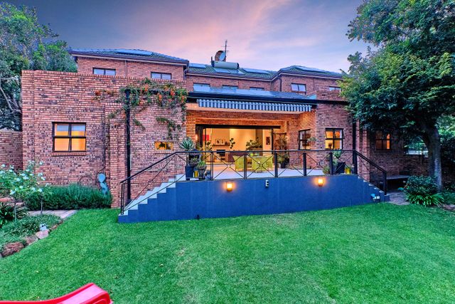 4 Bedroom House For Sale in Parktown North
