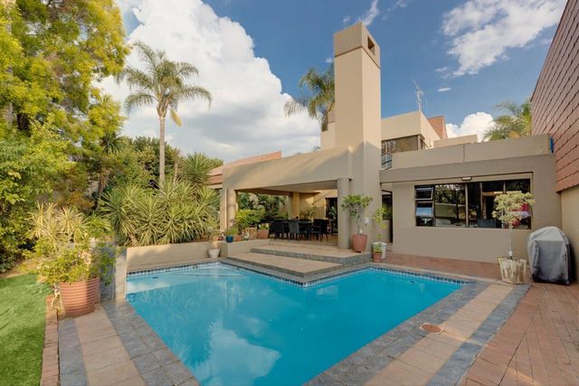 4 Bedroom House To Let in Fourways Gardens