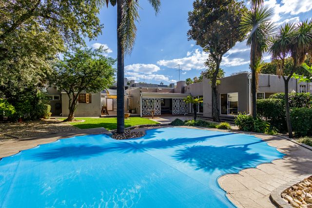 Magnificent family home on 1500sqm nestled in the lap of luxury … just what you want!