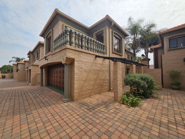 3 Bedroom Cluster To Let in Woodhill Golf Estate