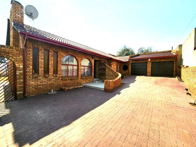 House for Sale in Spruitview