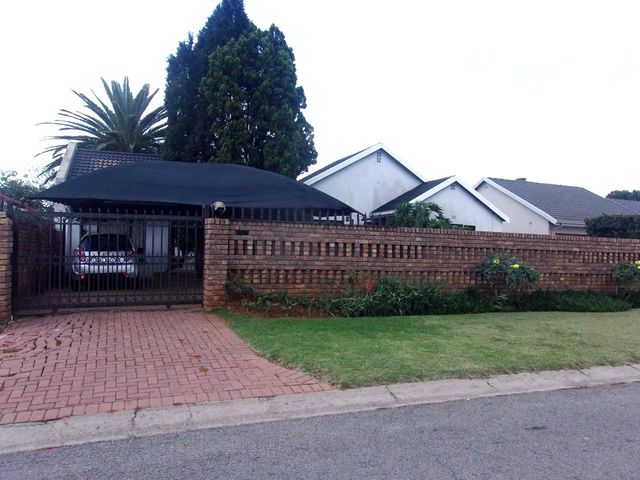 House for Sale in Leondale.