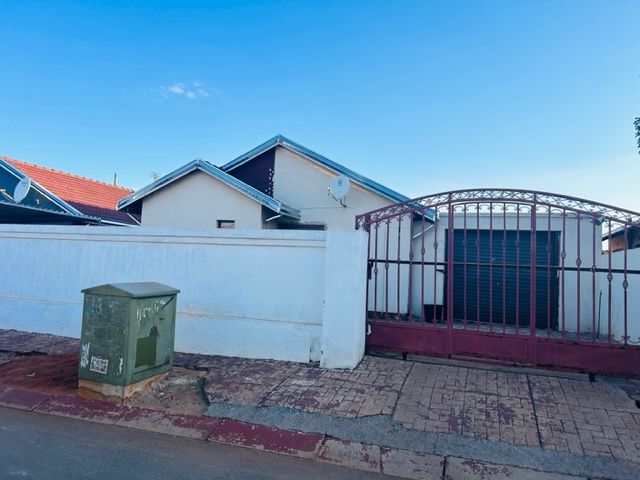 House For Sale In Tokoza.