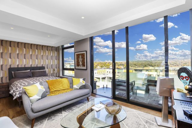 0.5 Bedroom Penthouse For Sale in Melrose Arch