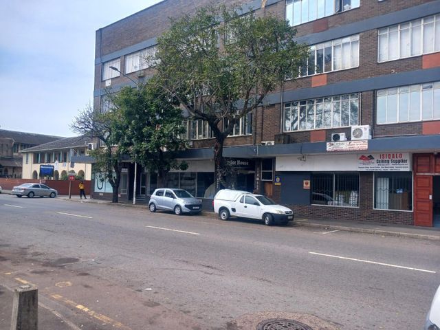 146m² Office To Let in Greyville