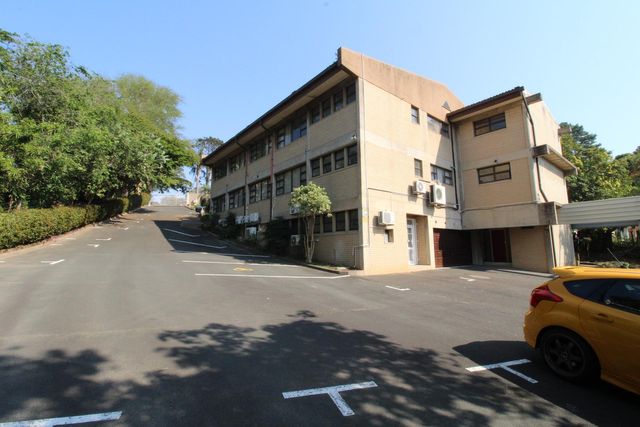 552m² Office To Let in Dawncliffe