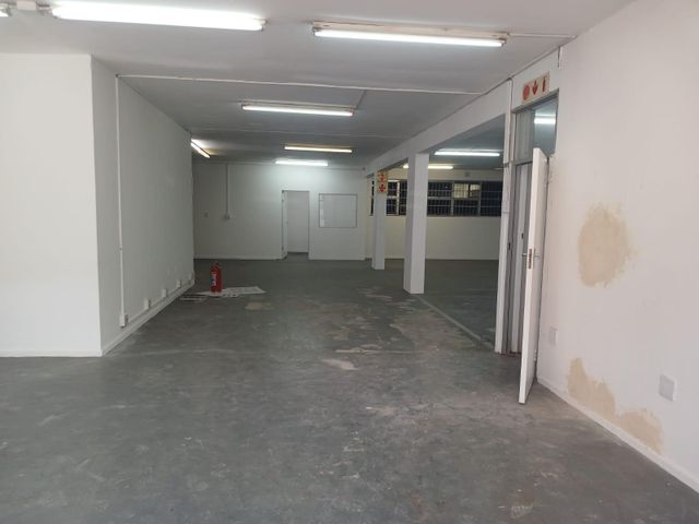 300m² Retail To Let in Greyville