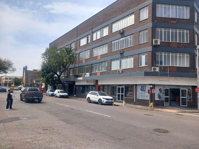 120m² Office To Let in Greyville