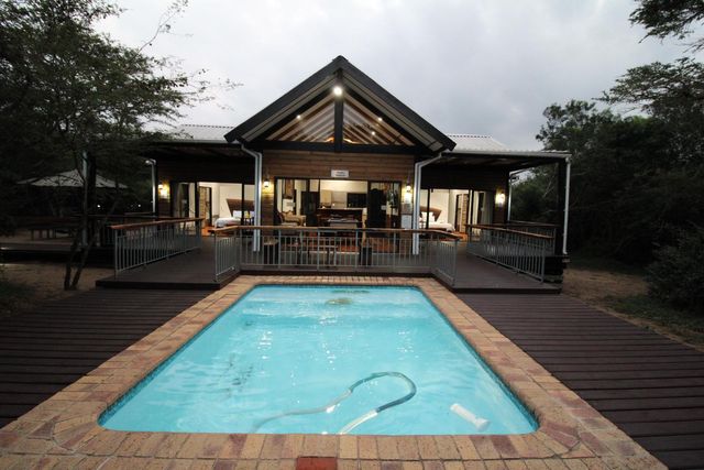 374m² Lodge For Sale in Hluhluwe
