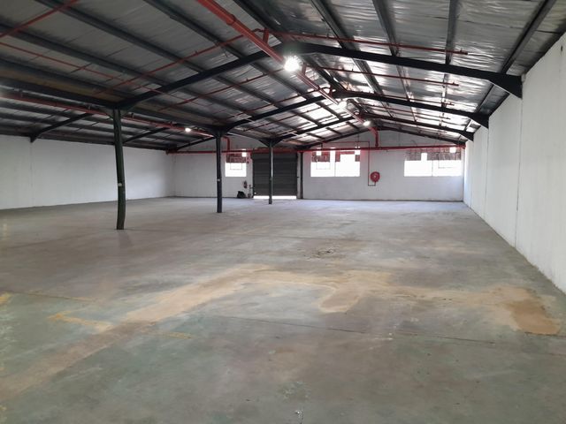 SPACIOUS WAREHOUSE / FACTORY TO LET - TONGAAT INDUSTRIAL