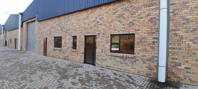 758m² Warehouse To Let in Shakas Head
