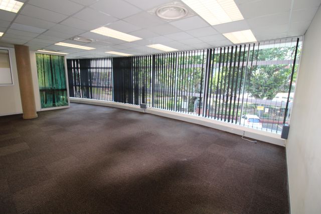 176m² Office To Let in Mount Edgecombe