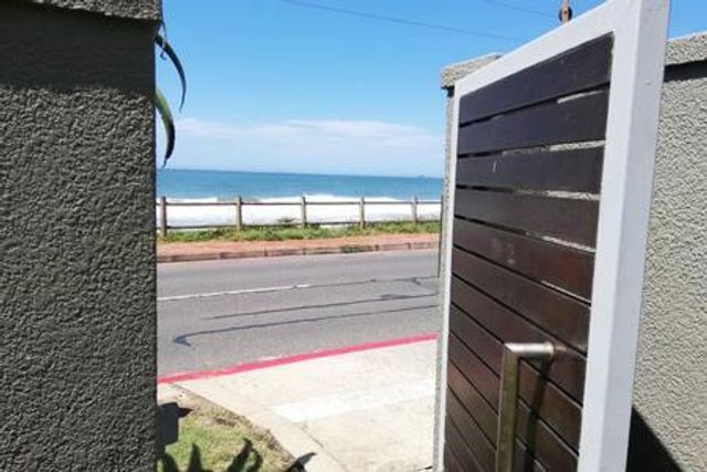 4 Bedroom Self-Catering Apartment in Newsel Beach