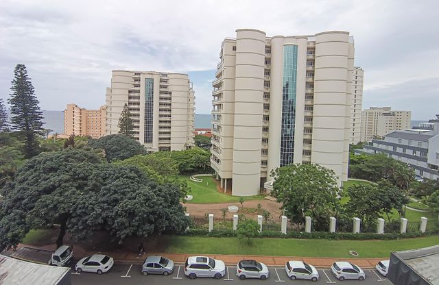 Stunning fully furnished Apartment in Lighthouse Mall in Umhlanga Village