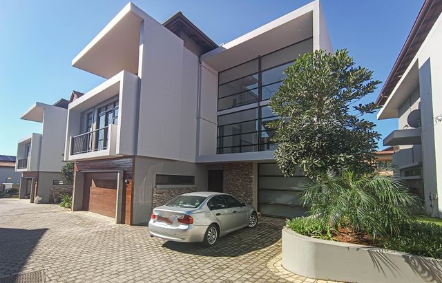 4 Bedroom Townhouse To Let in Izinga Estate