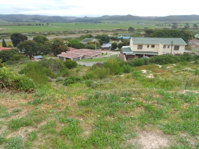 Large vacant land Fraaiuitsig ready for developer.