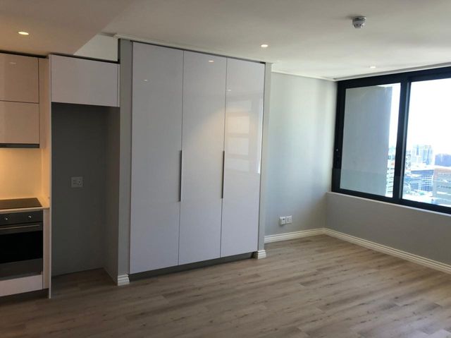 0.5 Bedroom Studio Apartment For Sale in Cape Town City Centre