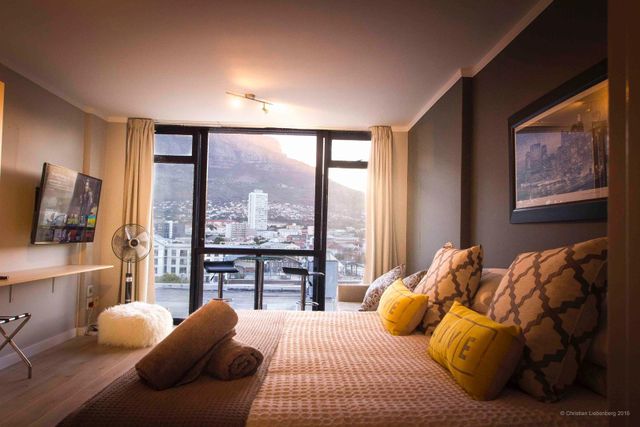 0.5 Bedroom Studio Apartment For Sale in Cape Town City Centre