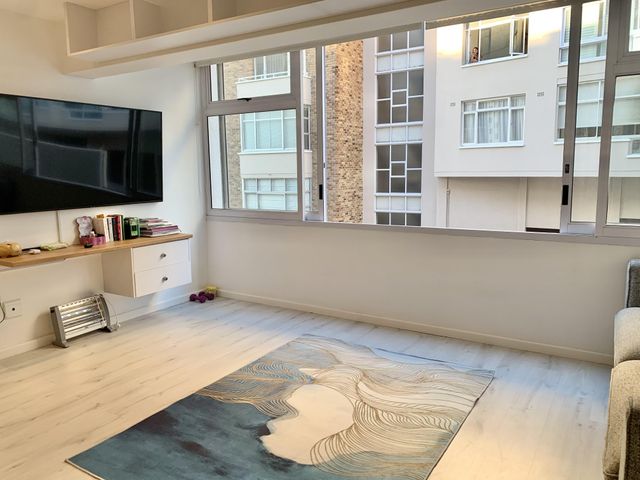 1 Bedroom Apartment To Let in Sea Point