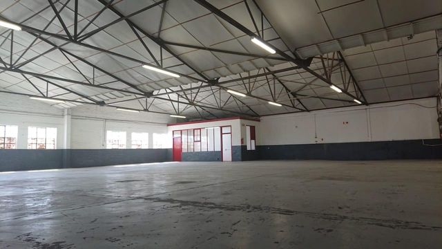 704aqm Warehouse to Let in Parow East