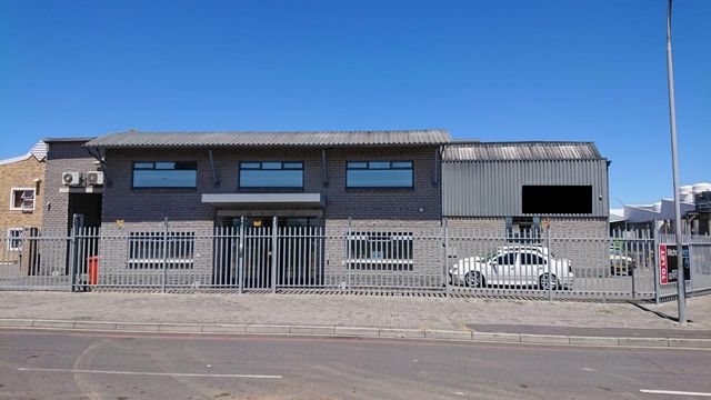 1,200m² Warehouse To Let in Parow Industrial