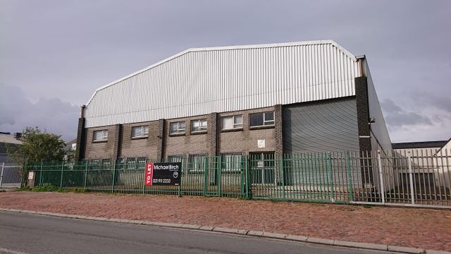1,300m² Warehouse To Let in Parow Industrial