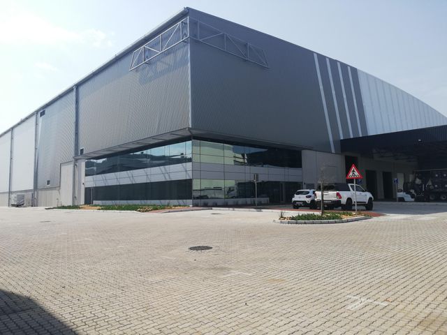 17,600m² Warehouse To Let in Parow Industrial