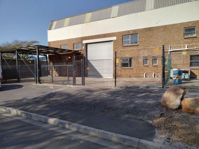 381m² Warehouse Rented in Montague Gardens