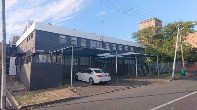 700m² Warehouse For Sale in Parow East