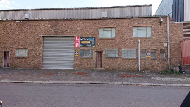 800m² Warehouse Rented in Parow East