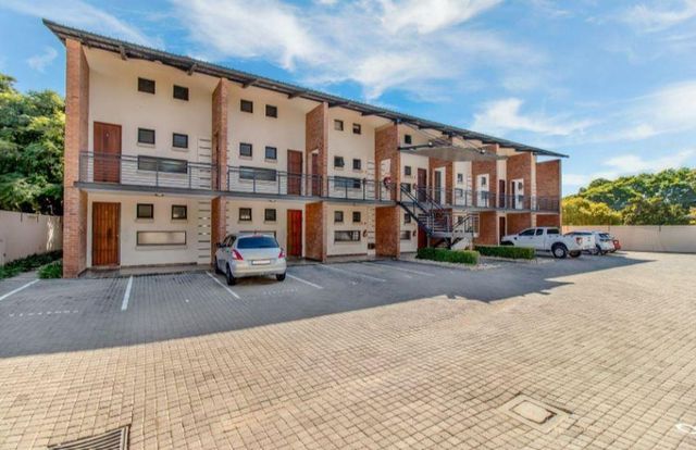 Introducing a stunning 2-bedroom apartment for sale in the sought-after Hatfield area of Pretoria