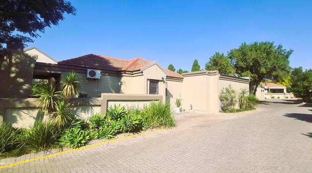 3 Bedroom Townhouse For Sale in Equestria