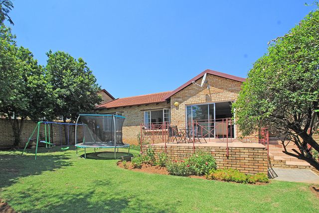 3 Bed House in Complex Kyalami Hills