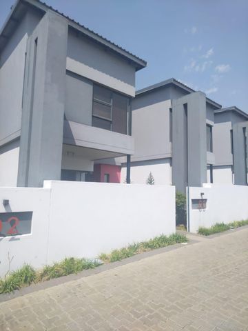 3 Bedroom Sectional Title For Sale in Edenvale Central