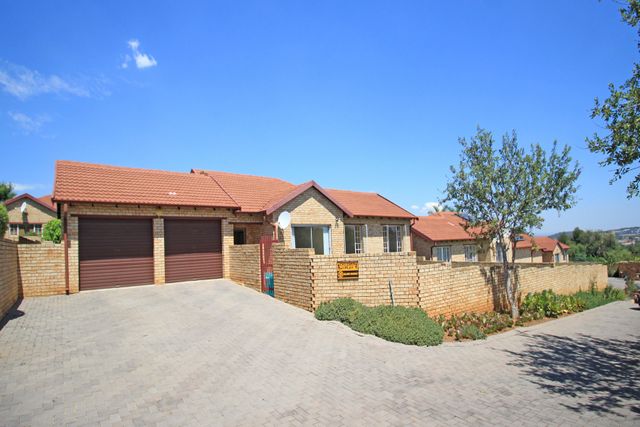 3 Bedroom Townhouse To Let in Kyalami Hills