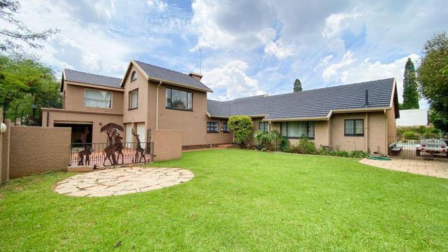 Lovely family home with flatlet!