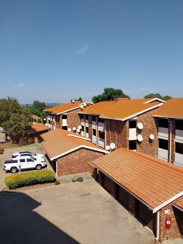 3 Bedroom Apartment For Sale in Sunninghill