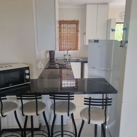 Uvongo Beach 2 Bedroom Holiday Apartment for Sale