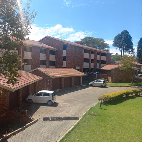 3 Bedroom Apartment For Sale in Sunninghill