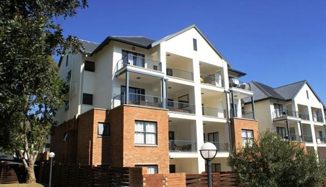 2 Bedroom Apartment For Sale in Kyalami Hills