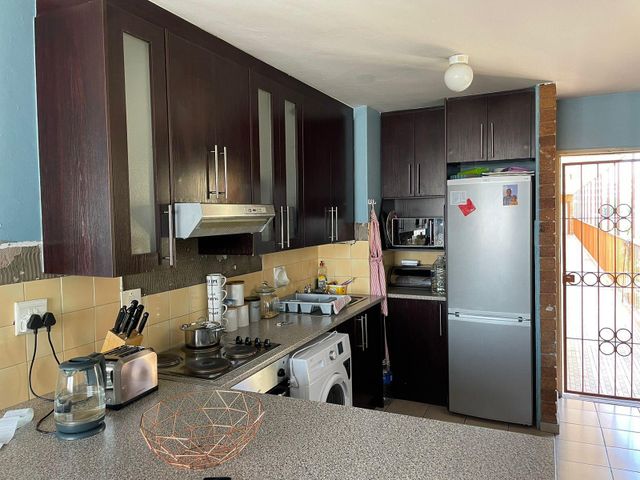 Well Located  and Specious Apartment In Sunnyside